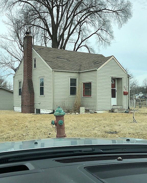 2nd image of 304 W Broadway St