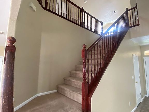 3rd image of 907 Garden St