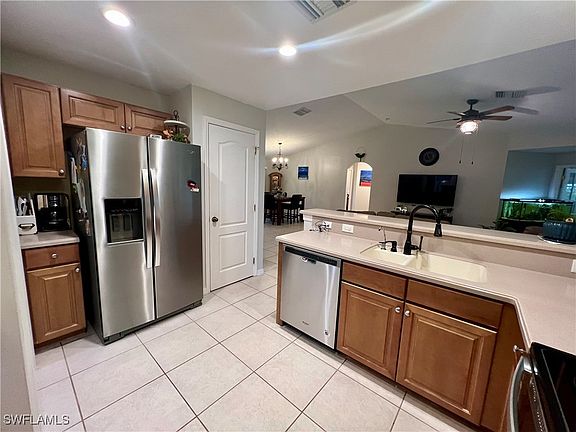 4th image of 417 Portola Ave