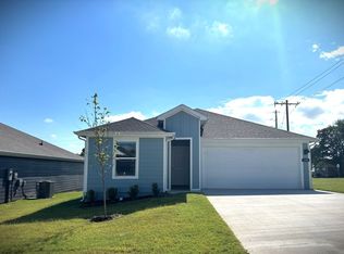 100 Granny Smith St, Gentry, AR 72734