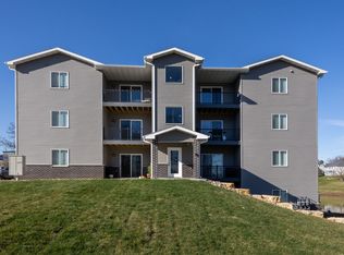 3150 Lake Ridge Dr #2, Dubuque, IA 52003