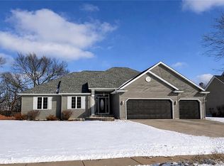 4522 South Oakwood Hills Parkway, Eau Claire, WI 54701