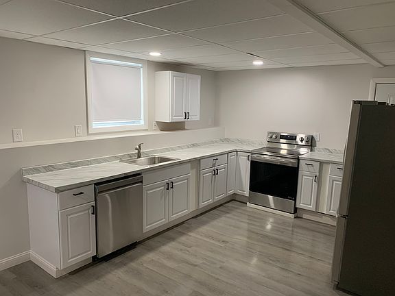 3rd image of 699 Manton Ave #L