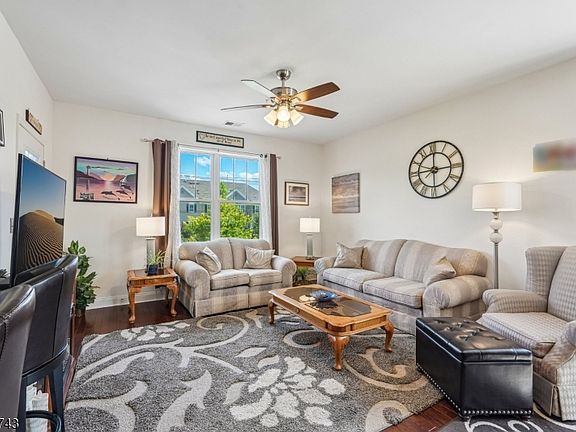 3rd image of 43 Elston Ct