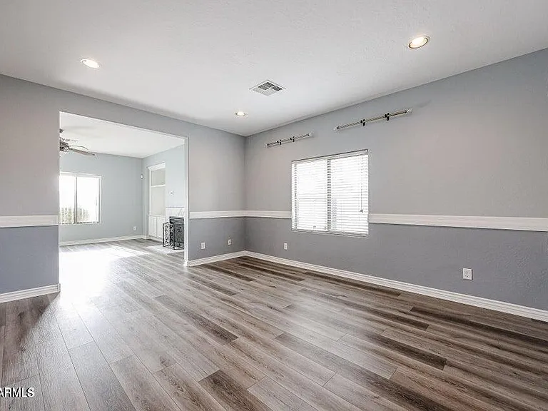 10863 W Washington St — Photo 13