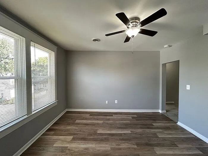 499 Hazlett Ave #B — Photo 1