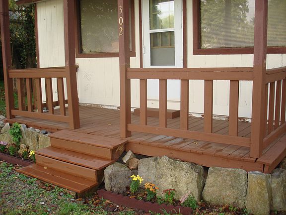 3rd image of 302 Railroad St
