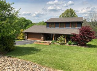 708 Tara Dr, Ellwood City, PA