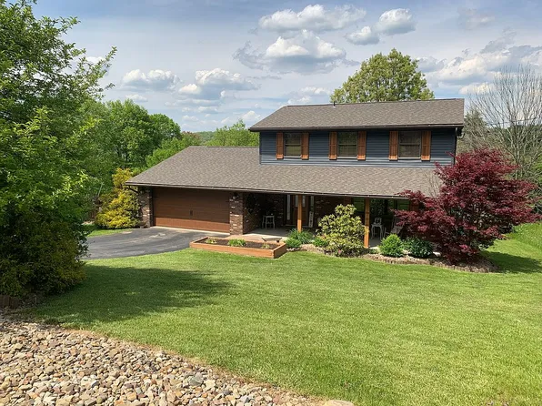 708 Tara Dr, Ellwood City, PA 16117