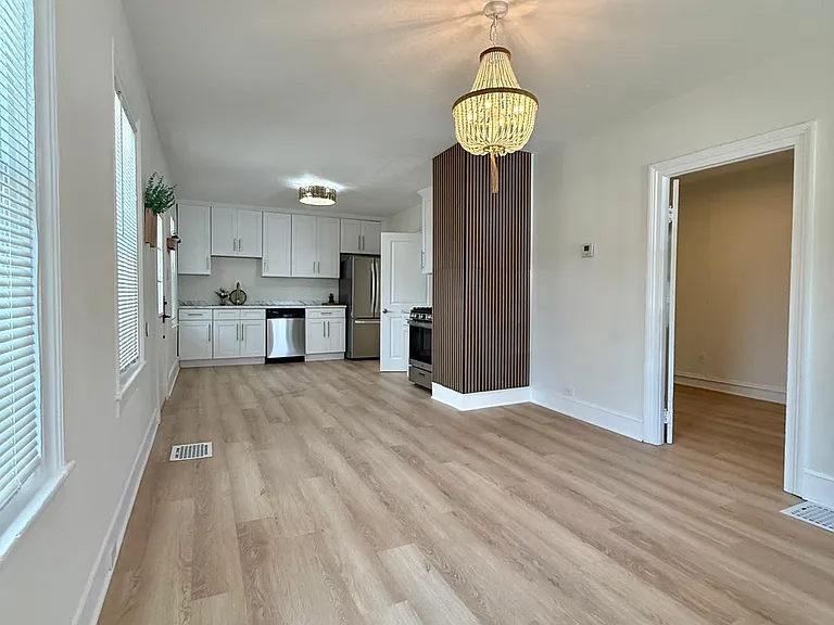 2094 W 44th St #FRONT — Photo 23