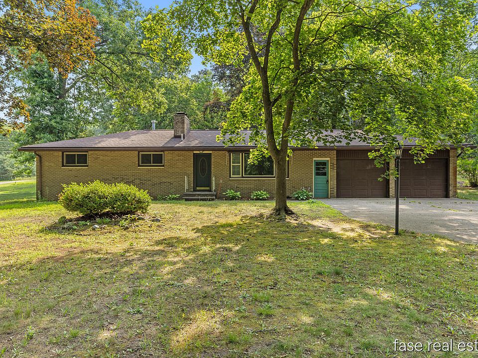 1st image of 7676 Courtland Dr NE