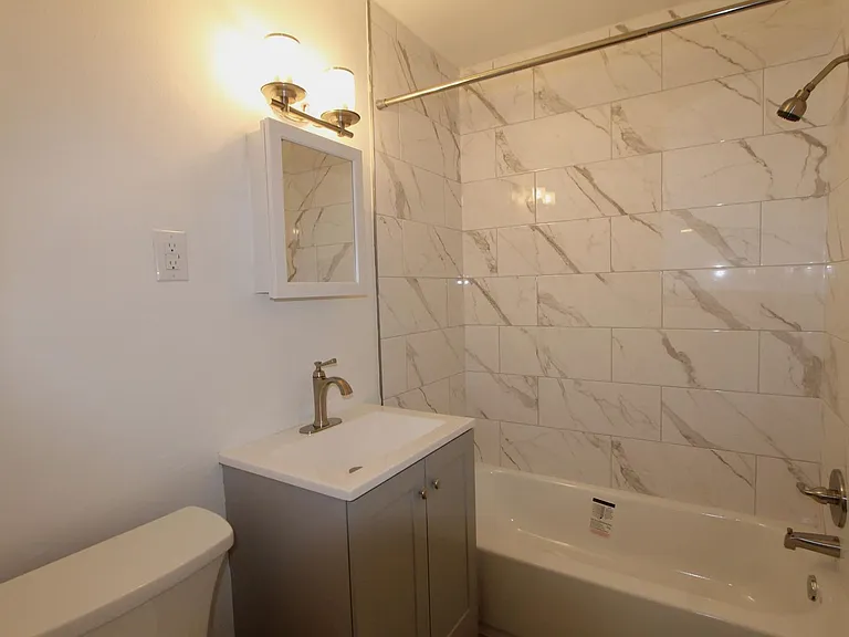 West Walnut Lane Apartments — Photo 33