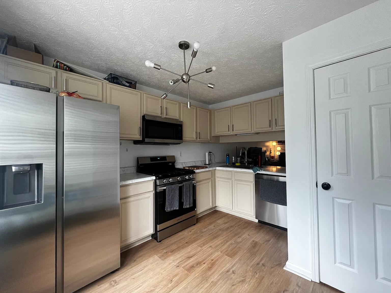 2 bed, 1160 sqft, $1,700 — Photo 2