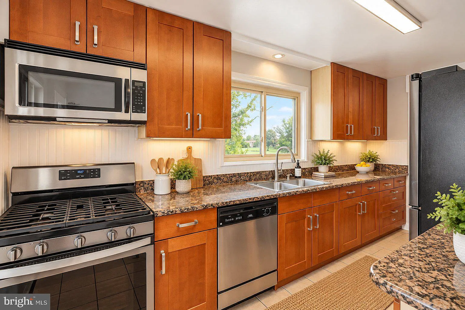 4 bed, 2.0 bath, 2125 sqft, $3,500 — Photo 4