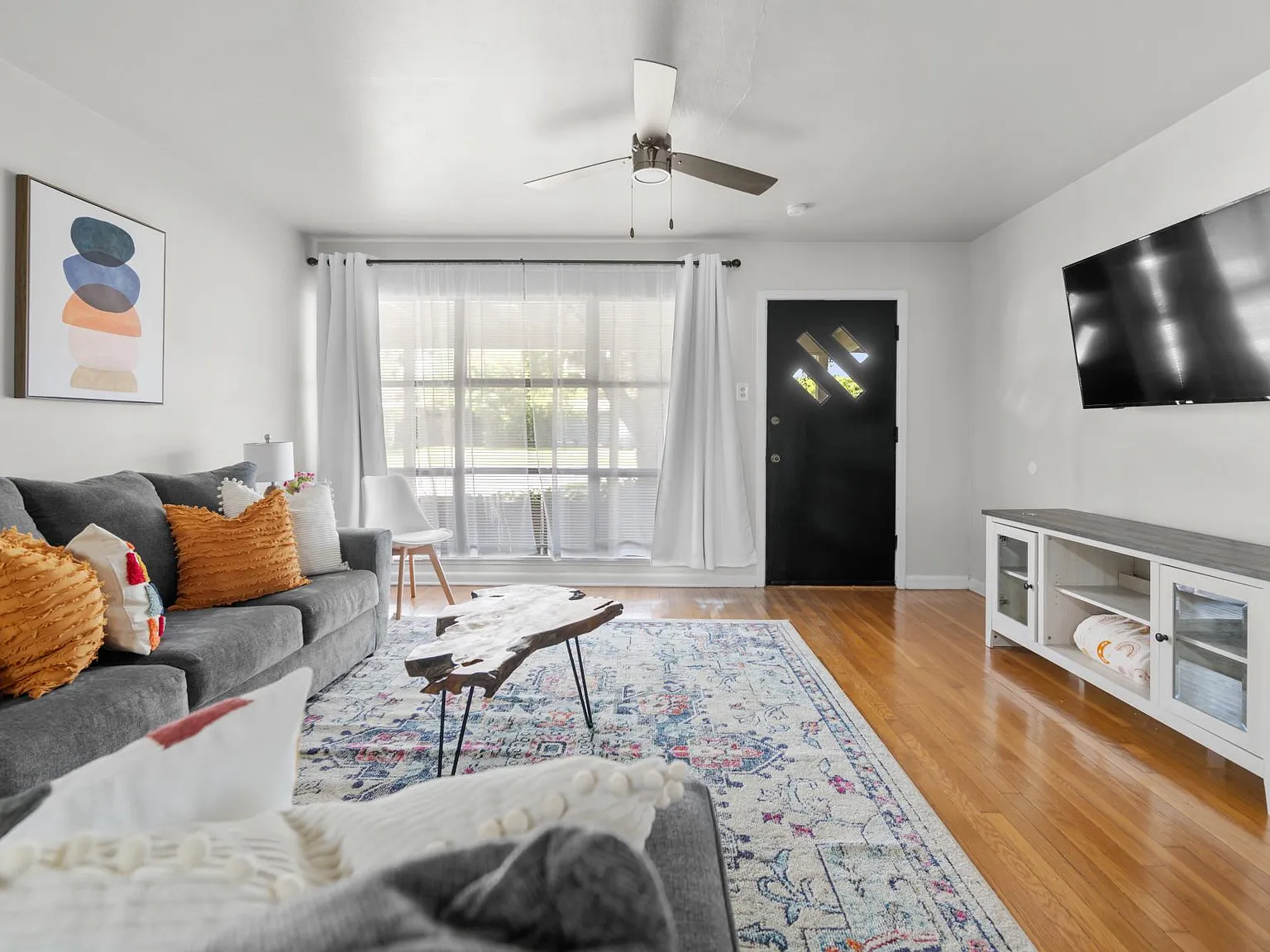 3 bed, 1.5 bath, 1086 sqft, $3,500 — Photo 2