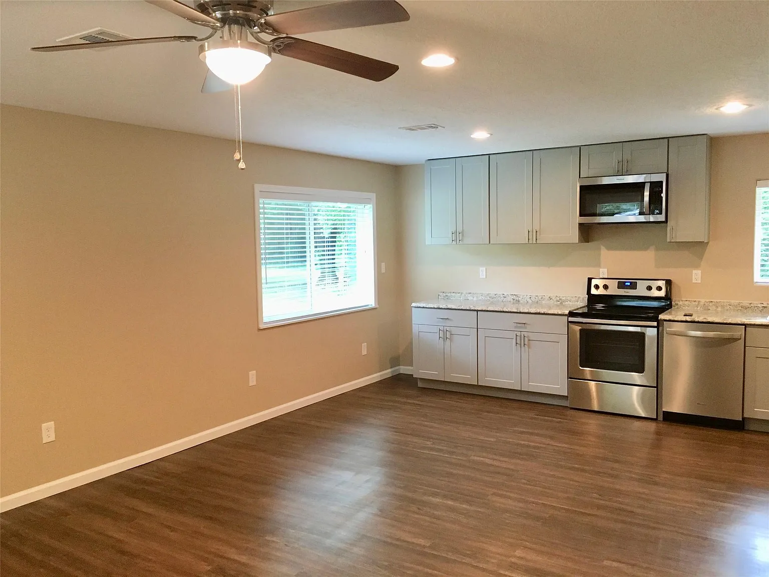 3 bed, 1.5 bath, 1175 sqft, $1,300 — Photo 3