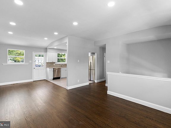4th image of 722 Olivia Dr