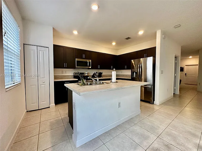 2685 SE 13th Ct — Photo 6