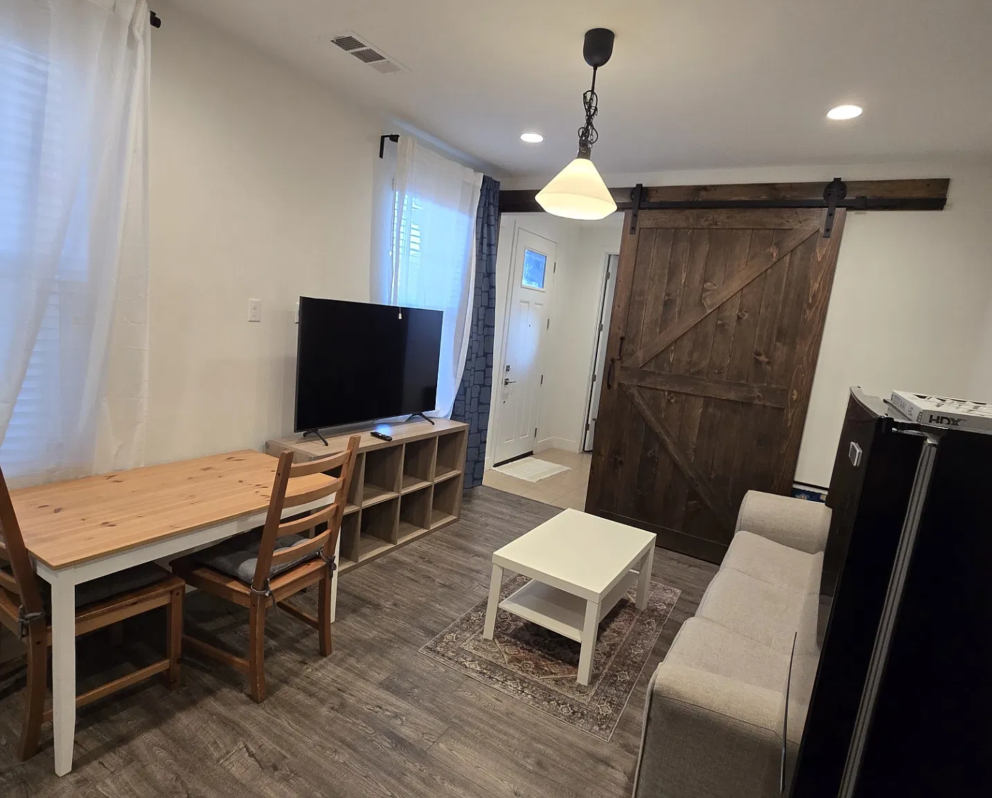 1 bed, 500 sqft, $2,100 — Photo 2