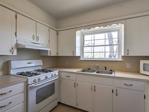 3rd image of 223 S 185th Ave E
