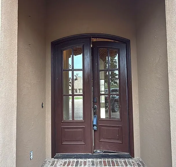 9572 Rochel Dr — Photo 3