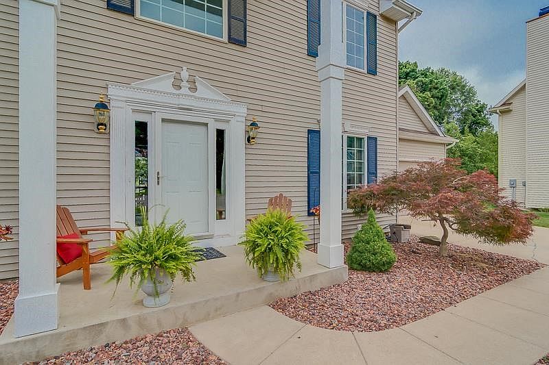 1st image of 54657 Oak Leaf Ct