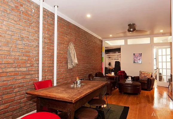 Rented by Anchor Associates | media 28