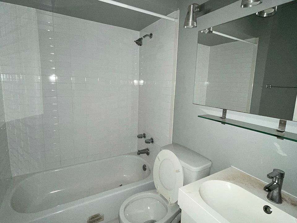 2nd image of 663-108 W Grace St #104