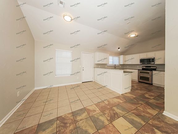 4th image of 4216 Manhattan Dr