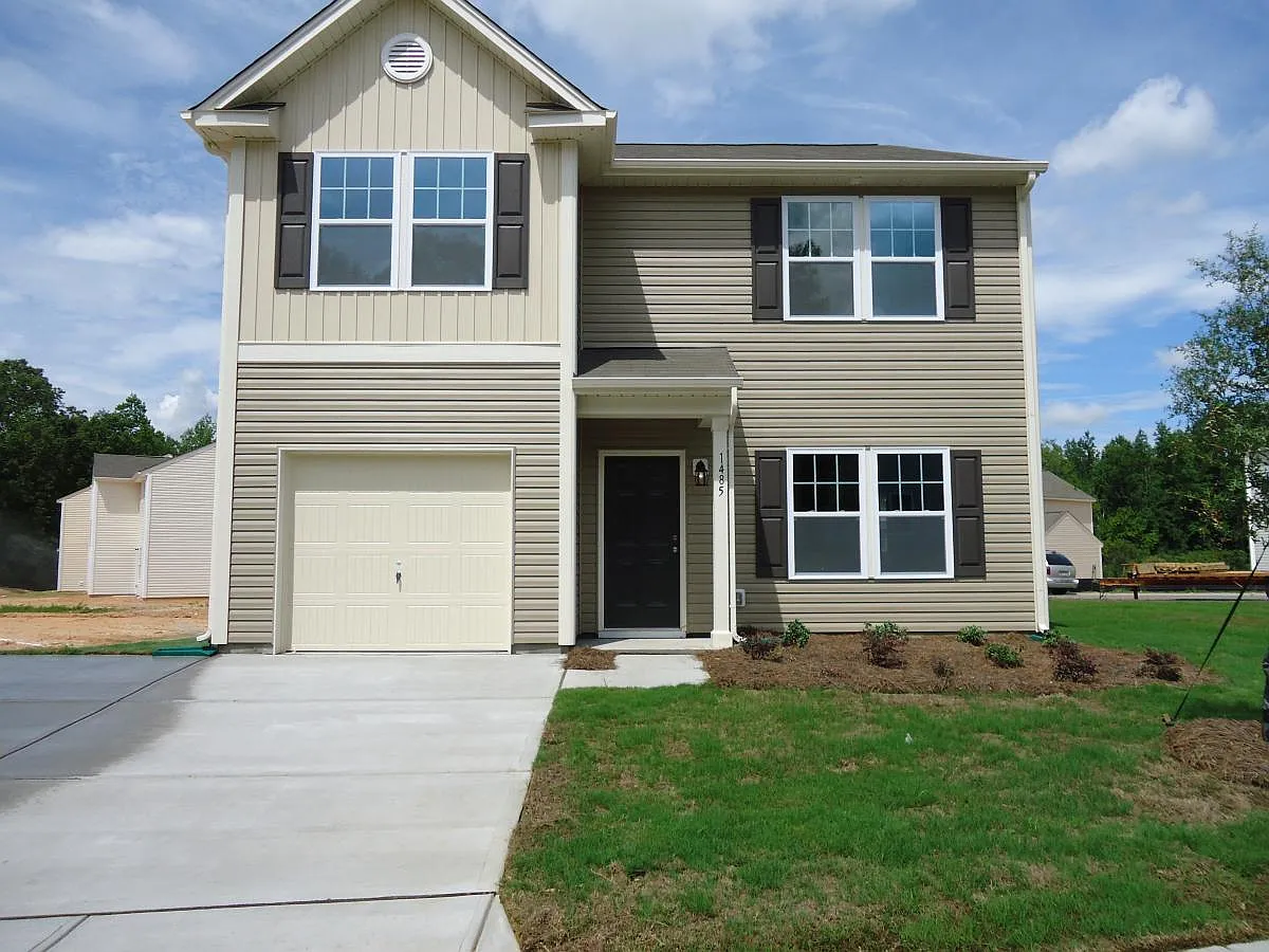 4 bed, 2.5 bath, 2069 sqft, $1,900 — Photo 1