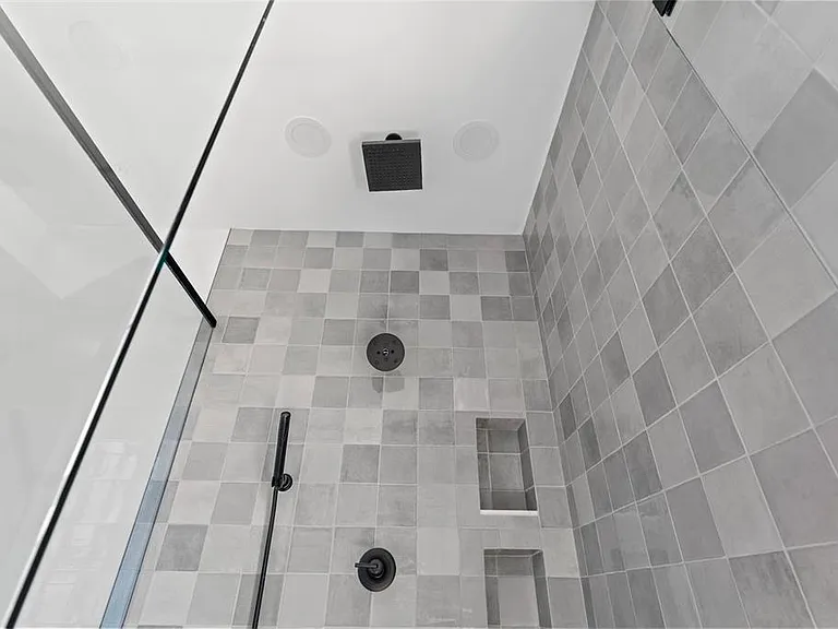 902 E Curtis St #1 — Photo 27