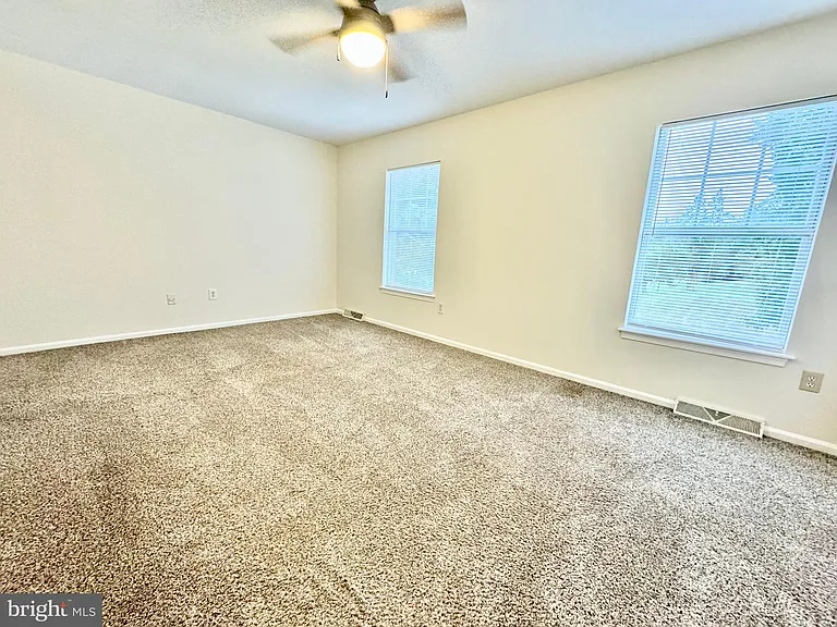 7 Lamplighter Ln — Photo 11