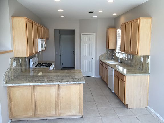 4th image of 29220 Dakota Dr