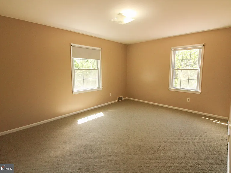 11 Hickory Ln — Photo 44