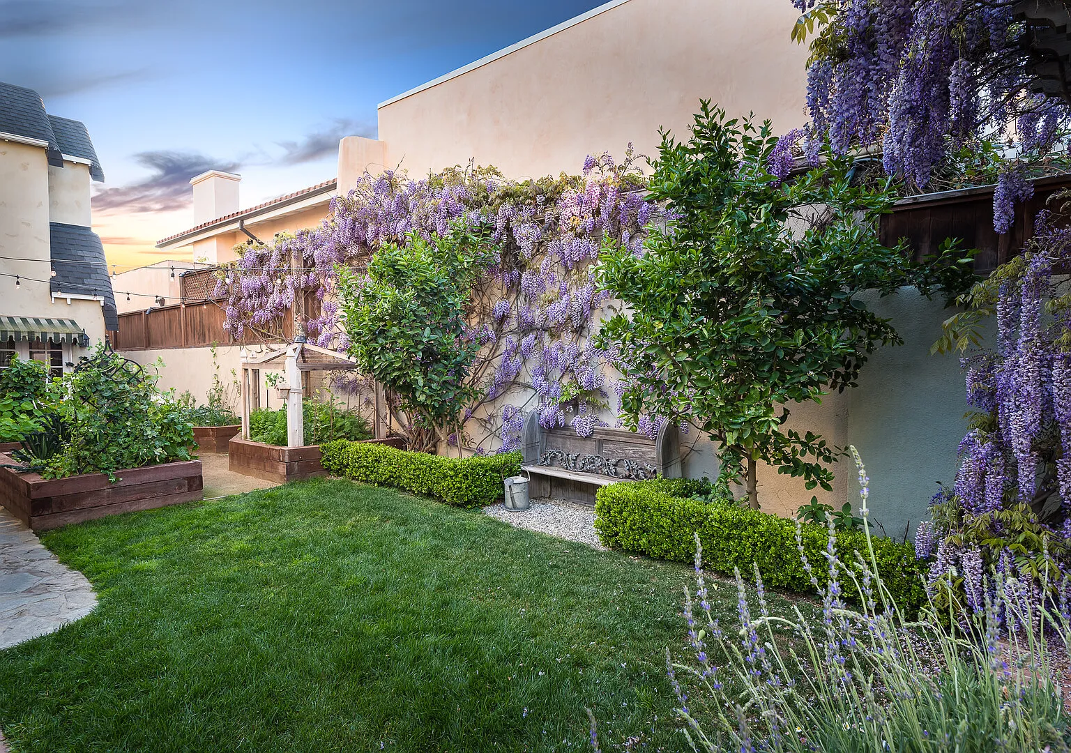 Santa Monica Luxury Lease - North of Montana, Near bluffs and ocean — Photo 1