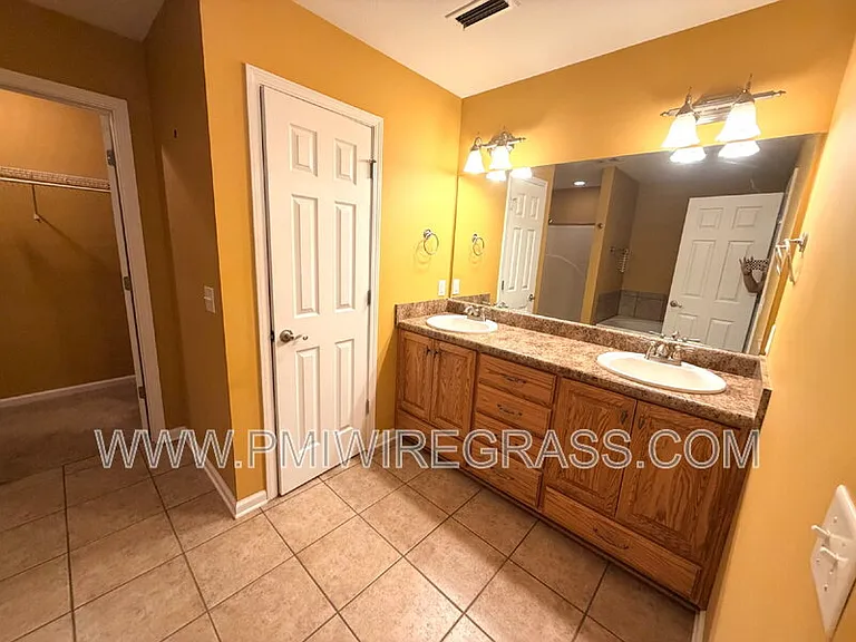 201 Windsor Garden Dr — Photo 19