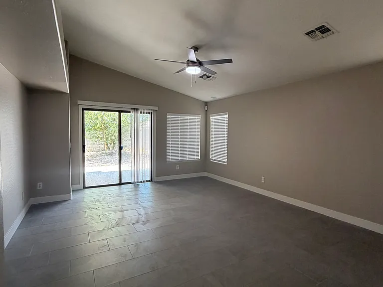 17737 W Hearn Rd — Photo 10