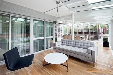 Rented by aptsandlofts.com