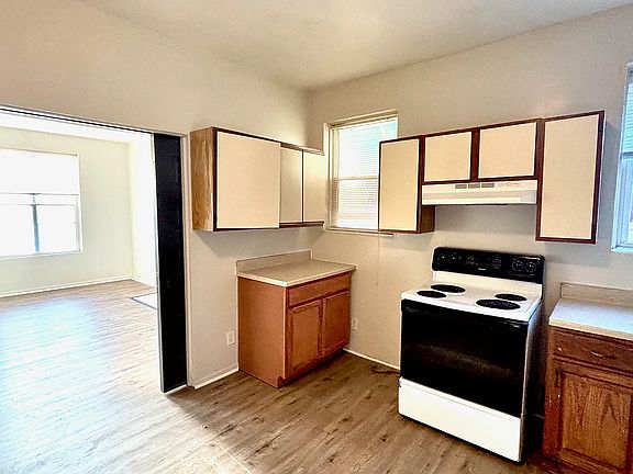 4th image of 3829A S Compton Ave #A