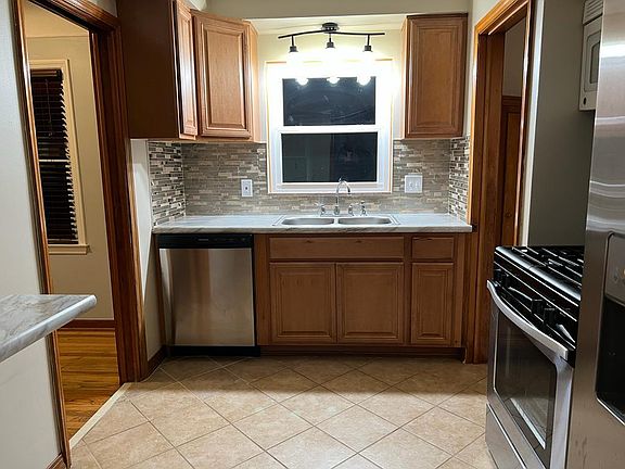 3rd image of 1760 Walnut St