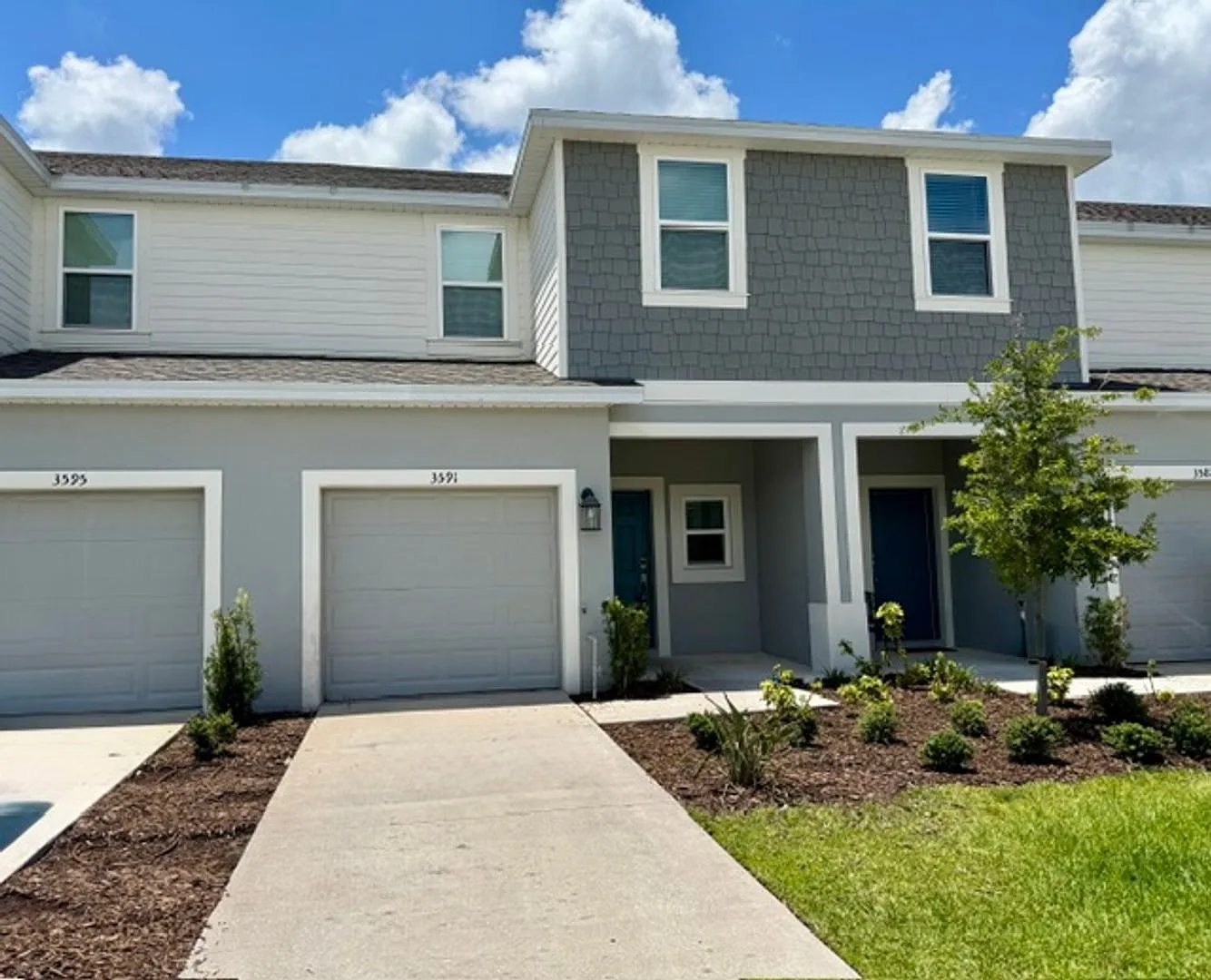 Modern 3 Bed / 2.5 Bath Townhome Move-In Ready — Photo 1