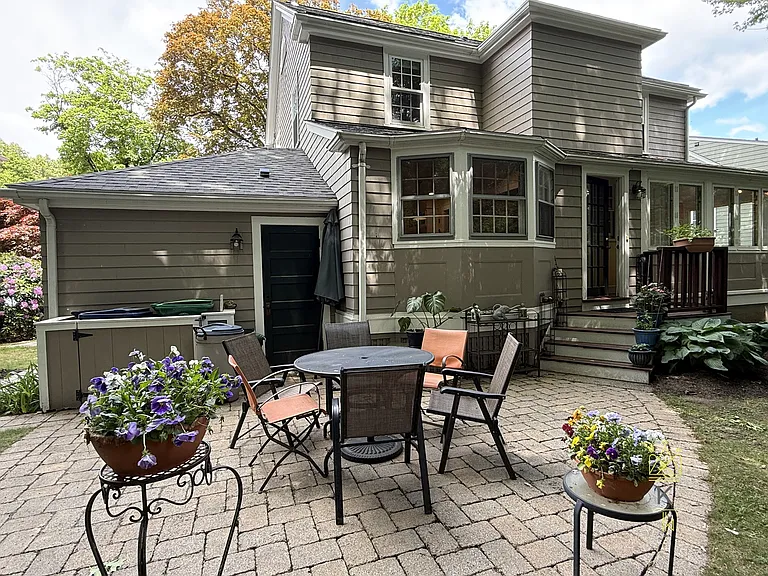 24 Beverly Rd — Photo 24