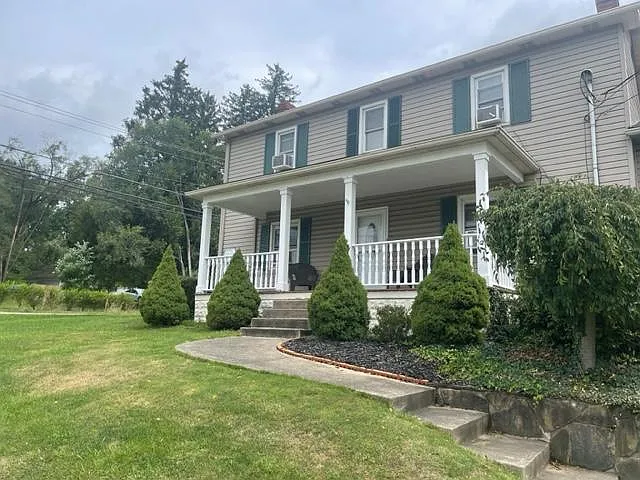 245 Manor Rd photo 1
