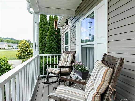 5th image of 429 Sassafras Dr
