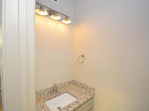 5th image of 4210 Easy St #A