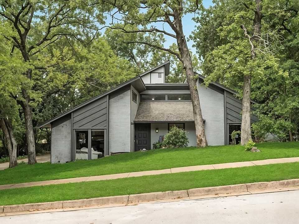 1st image of 2203 Park Hill Dr