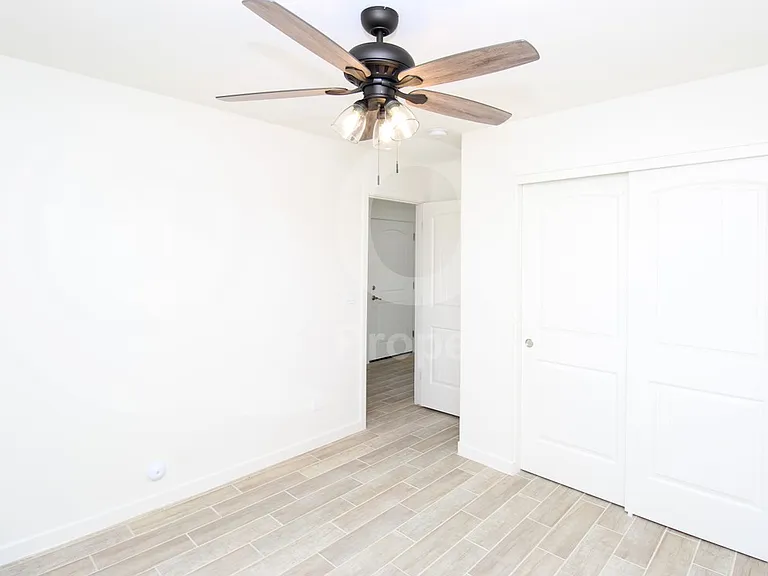 238 N Sycamore St — Photo 12
