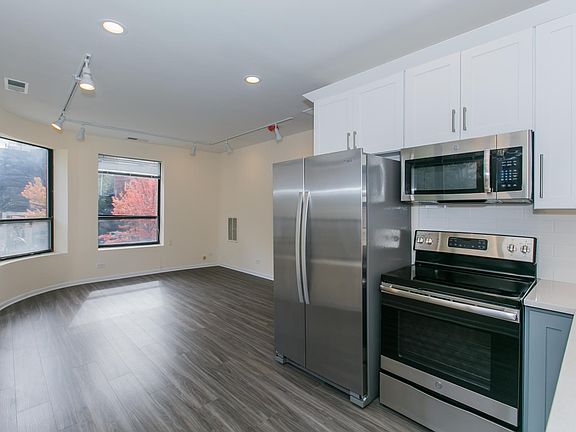 4th image of 2533 N Clark St #201