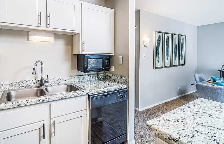 The Lakes at Fountain Square Apartment Homes — Photo 6