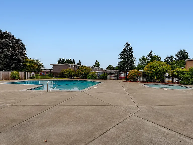 The Community Outdoor Swimming Pool and Hot Tub at Morningtree Park Apartments